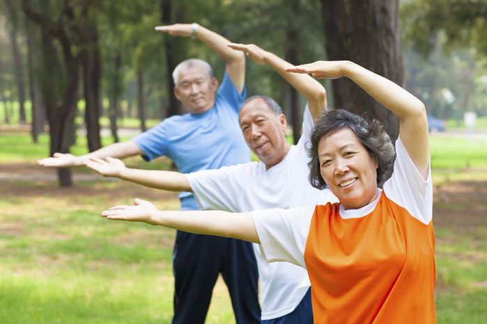 Bác sĩ 98 tuổi bật mí bí quyết trẻ đẹp: Xoa bóp ngón tay mỗi tối