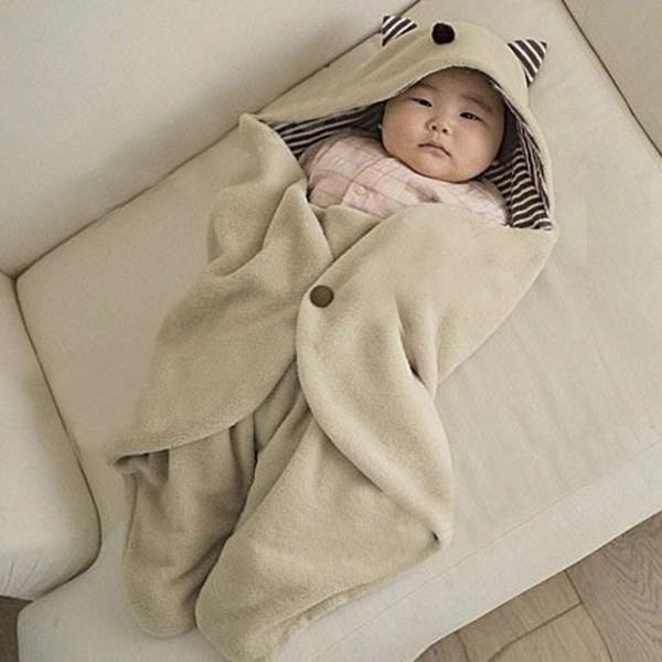 Mẹo giúp bé nín khóc: bật tiếng ồn trắng, nhẹ nhàng quấn bé trong khăn