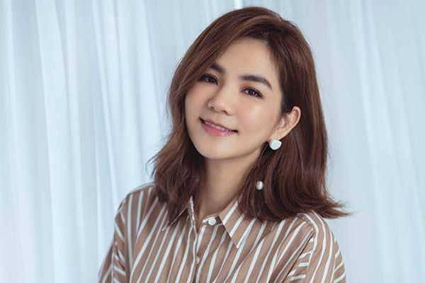 Bí quyết chăm da mịn của mỹ nữ xứ Đài: Lâm Chí Linh đắp mặt nạ giấy