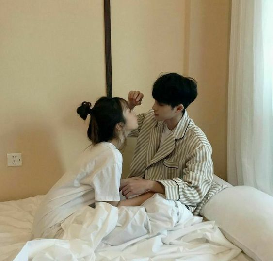 Bí quyết giữ lửa khi yêu: Mỗi sáng thức dậy hãy tấn công chàng