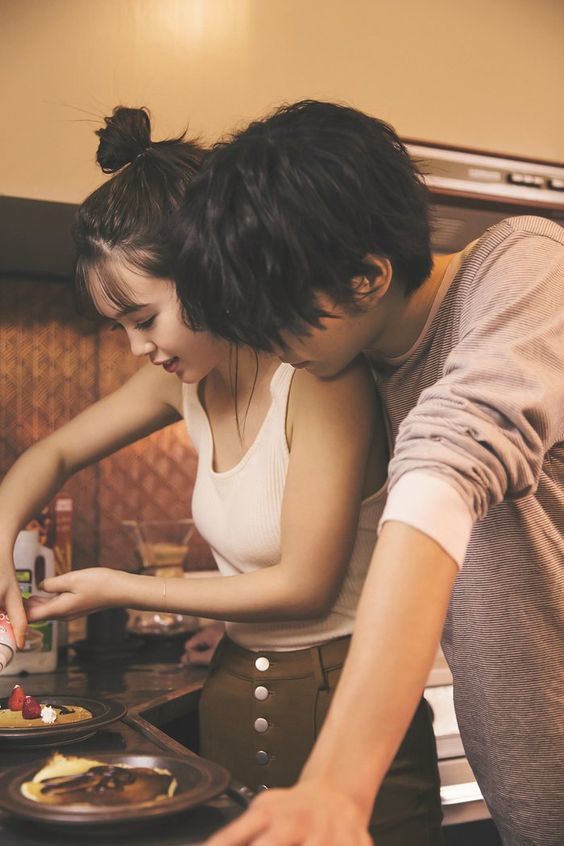 Bí quyết giữ lửa khi yêu: Mỗi sáng thức dậy hãy tấn công chàng
