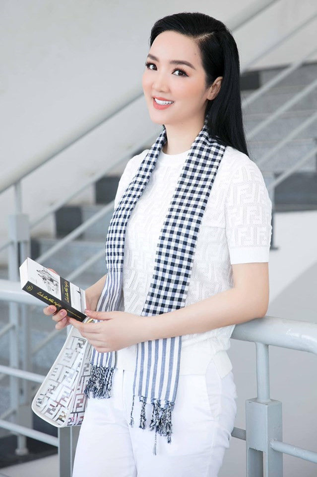 Biệt thự xa hoa của Hoa hậu Giáng My: Di chuyển bằng thang máy