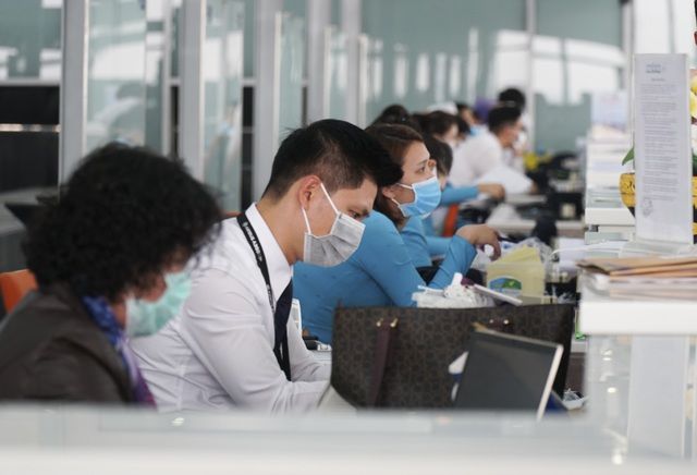 Bộ GTVT: Khuyến cáo đeo khẩu trang ở sân bay, ga tàu và bến xe