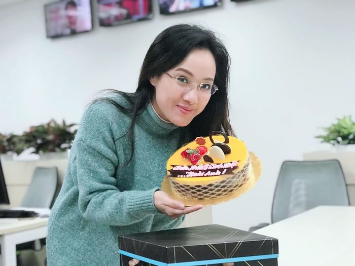 BTV Hoài Anh ở tuổi 40: xinh đẹp trẻ trung, da căng mịn trắng hồng