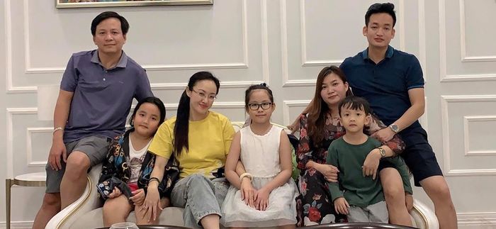 BTV Hoài Anh ở tuổi 40: xinh đẹp trẻ trung, da căng mịn trắng hồng