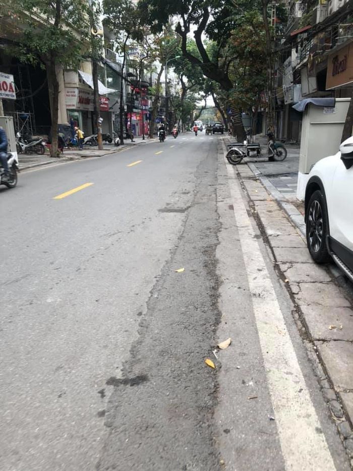 Buổi đầu tiên cách ly phố Trúc Bạch nơi có ca nhiễm Covid-19