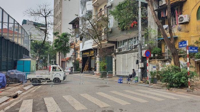 Buổi đầu tiên cách ly phố Trúc Bạch nơi có ca nhiễm Covid-19