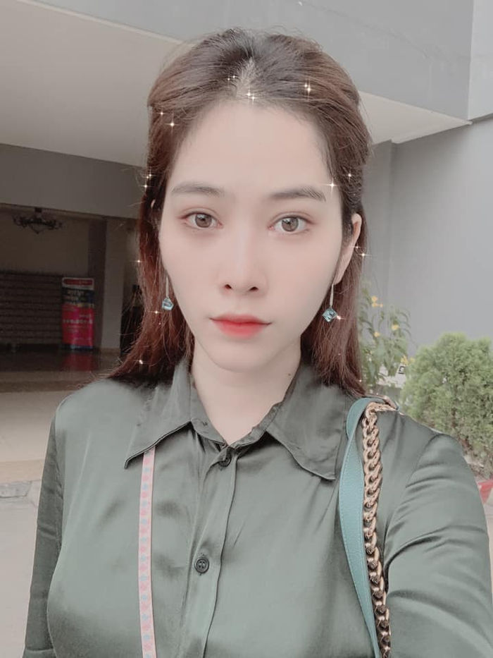 Sao hot Việt: Chi Pu khoe tạo hình cực giống Lisa; Trấn Thành - Trường