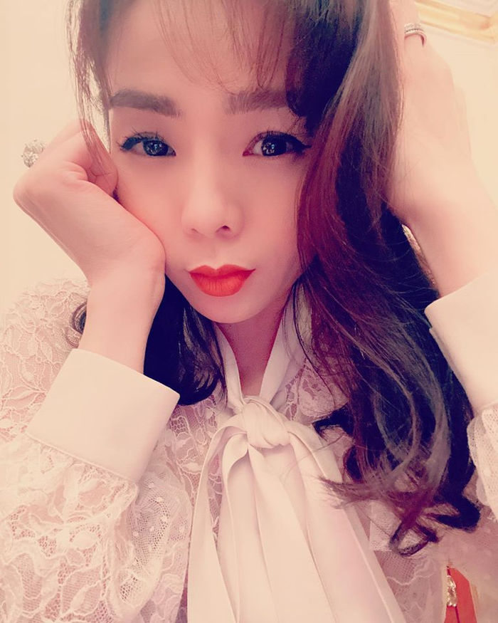 Ảnh sao Việt 8/3: Chi Pu - Lan Ngọc thân thiết,...