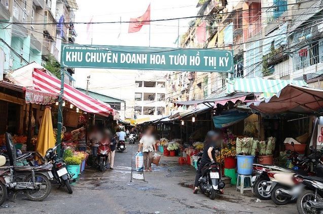 Chợ hoa lớn nhất TP.HCM điêu đứng vì giá bông rớt thê thảm
