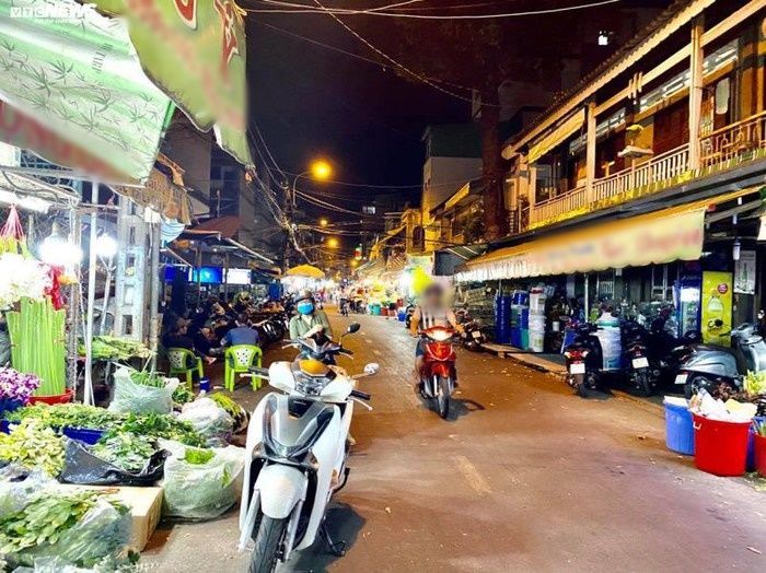 Chợ hoa lớn nhất TP.HCM điêu đứng vì giá bông rớt thê thảm