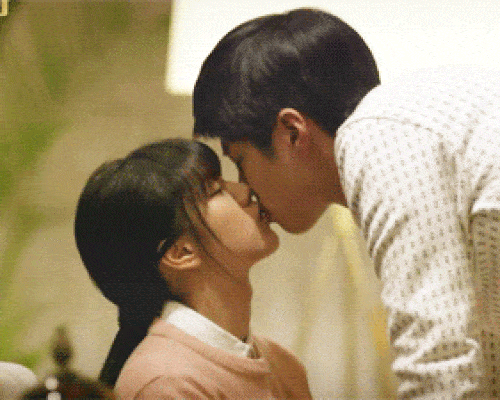 Các diễn viên nam Hàn Quốc chuẩn bị cho cảnh hôn: Bo Gum đánh răng,..