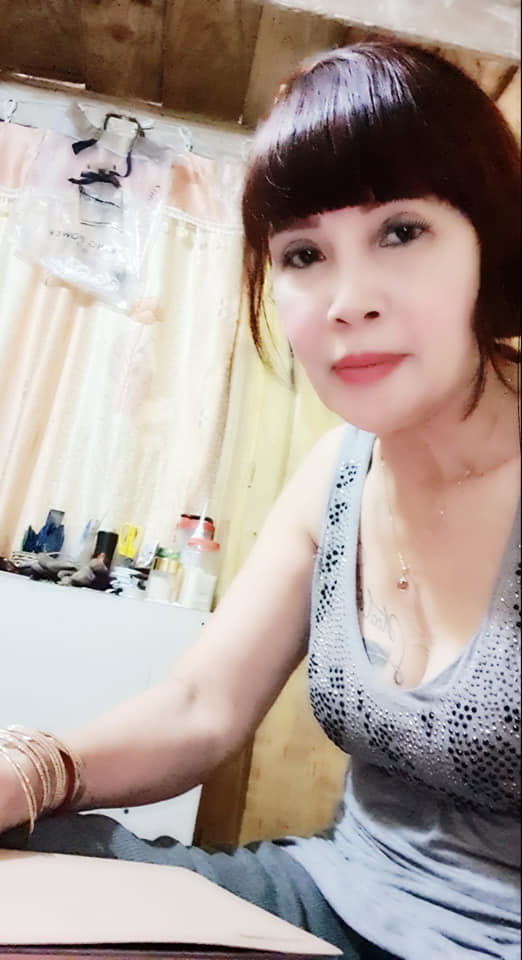 Cô dâu Cao Bằng cưới phi công kém mình 35 tuổi khoe vòng một hững hờ