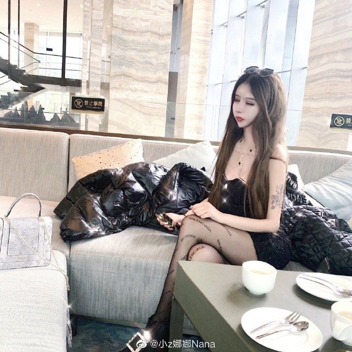 Cô gái Trung Quốc 16 tuổi bị chê là thảm họa mặt rắn vì nghiện dao kéo