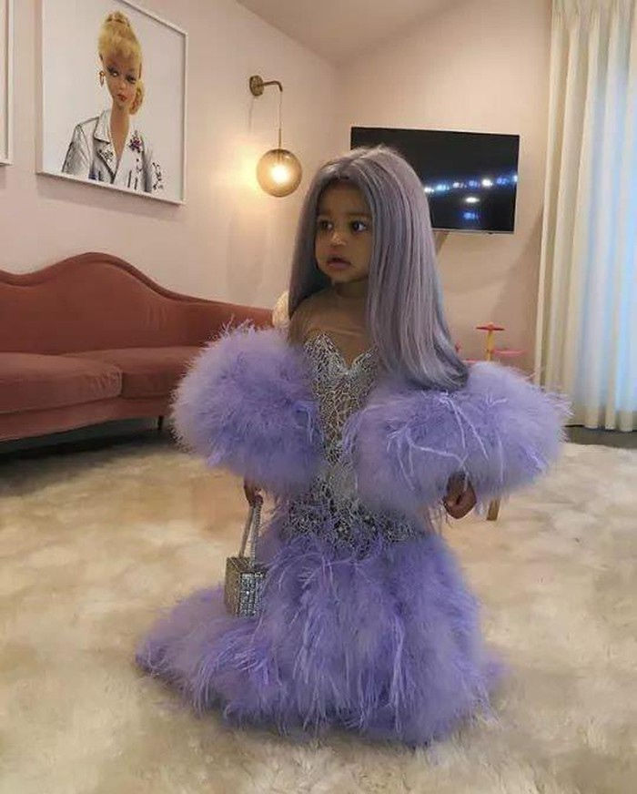 Con gái Kylie Jenner và những lần diện outfit toàn hàng hiệu đắt giá