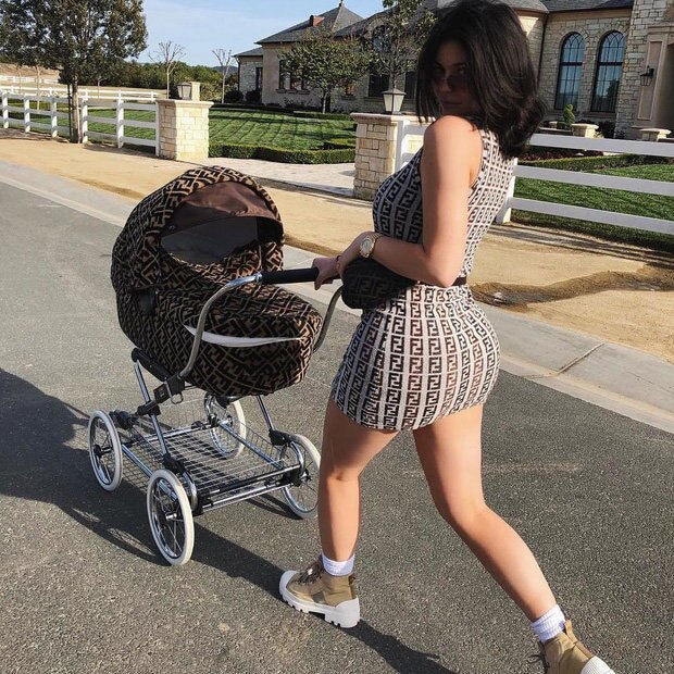 Con gái Kylie Jenner và những lần diện outfit toàn hàng hiệu đắt giá