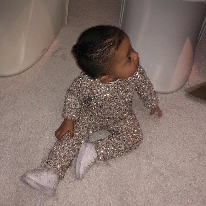 Con gái Kylie Jenner và những lần diện outfit toàn hàng hiệu đắt giá