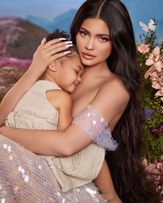 Con gái Kylie Jenner và những lần diện outfit toàn hàng hiệu đắt giá