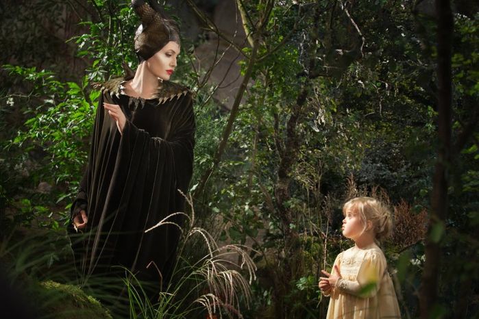 Con gái út Angelina Jolie càng lớn càng xinh đẹp, thần thái y hệt mẹ