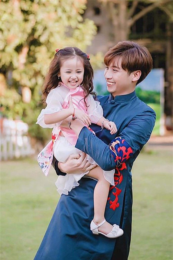 Con riêng của chồng Hà Kiều Anh- Huỳnh Nhật Minh đẹp như soái ca