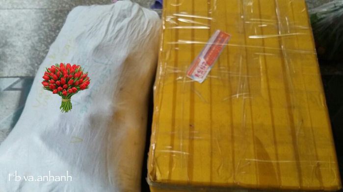 Được mẹ đẻ, mẹ chồng gửi đồ ăn ở quê lên, vợ trẻ khoe có cả thơ nữa