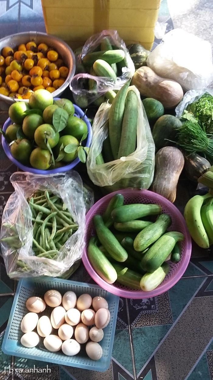 Được mẹ đẻ, mẹ chồng gửi đồ ăn ở quê lên, vợ trẻ khoe có cả thơ nữa