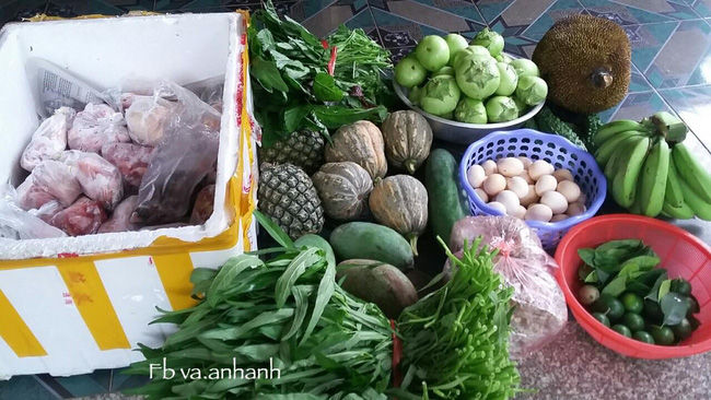 Được mẹ đẻ, mẹ chồng gửi đồ ăn ở quê lên, vợ trẻ khoe có cả thơ nữa