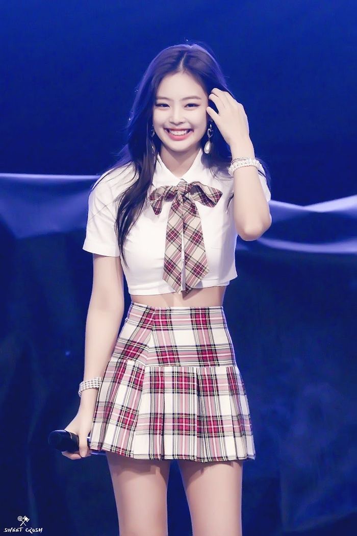 Diện đồng phục học sinh: Jennie, Jihyo hóa nữ thần, Irene đáng yêu
