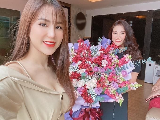 Ảnh sao Việt 30/3: Diệp Lâm Anh khoe mẹ, Hari Won ngày càng gợi cảm
