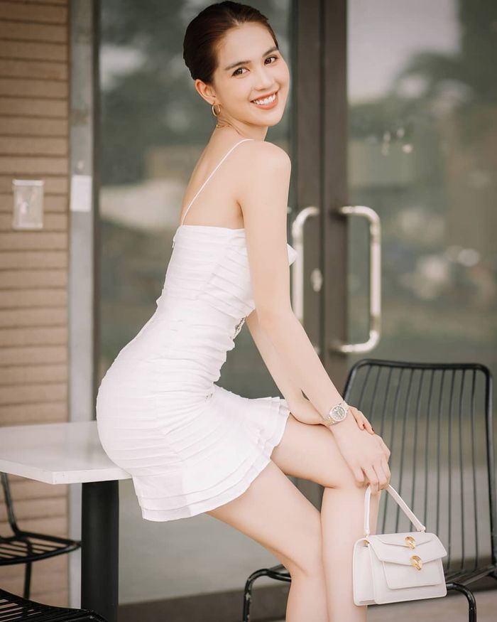 Đọ độ nóng bỏng của Ngọc Trinh và dàn mỹ nhân showbiz Việt cùng tên