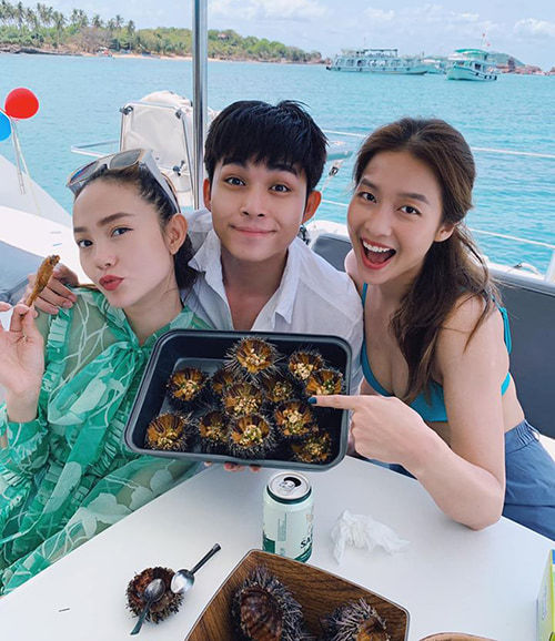 Hương Giang ôm bạn trai giấu mặt, Duy Khánh giả gái nhìn na ná Min