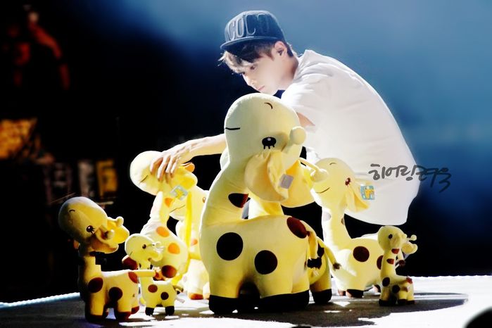 Sở thích độc lạ của sao Kpop: Người mê sưu tập, người nghiện xăm hình