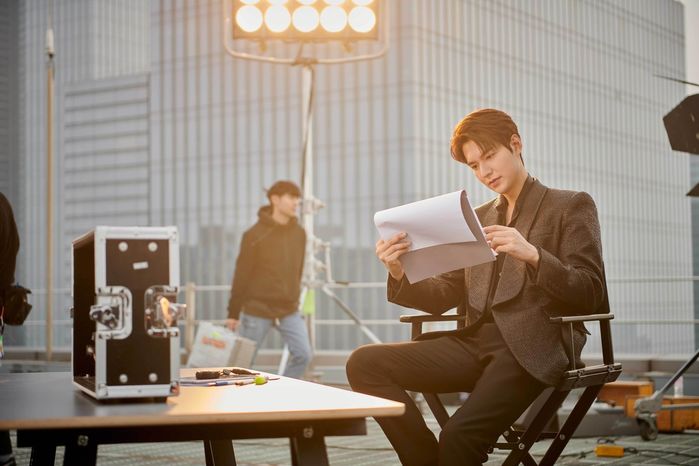 Phim chưa lên sóng, Lee Min Ho đã gieo thương nhớ bằng ảnh hậu trường