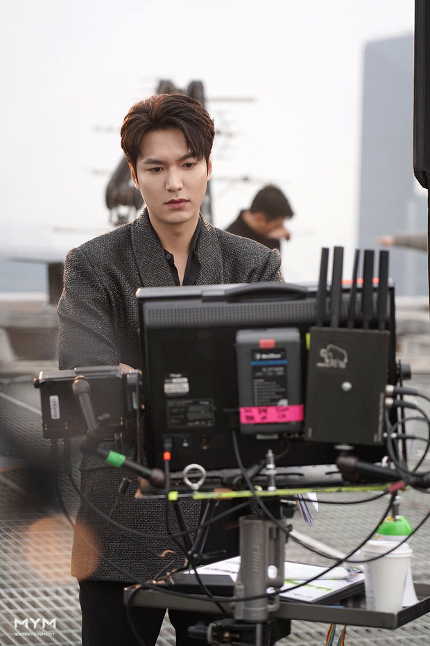 Phim chưa lên sóng, Lee Min Ho đã gieo thương nhớ bằng ảnh hậu trường