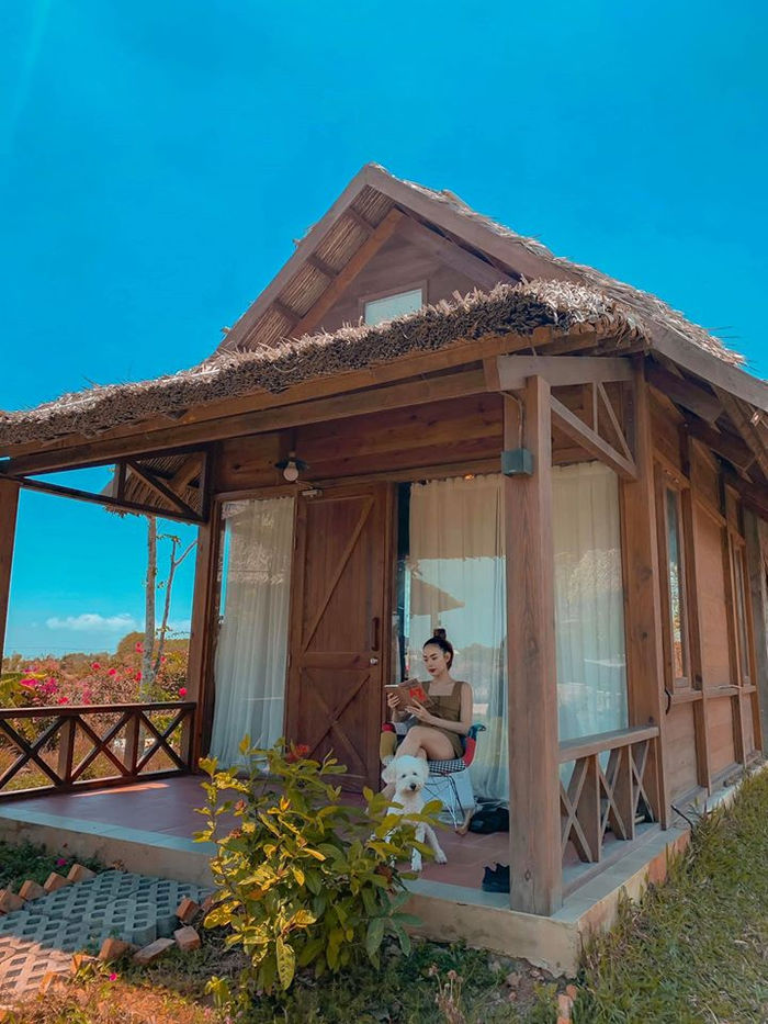 Khánh Thi đón tuổi mới bên Phan Hiển, Lan Ngọc chụp cận mặt cực xinh