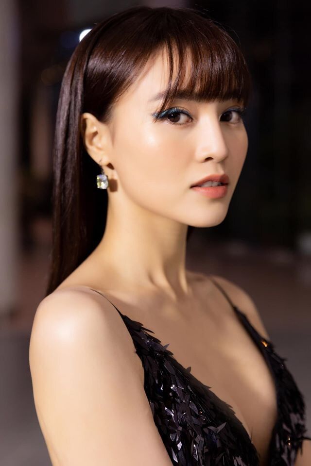 Lan Ngọc biến hóa đa dạng phong cách với trang phục đen