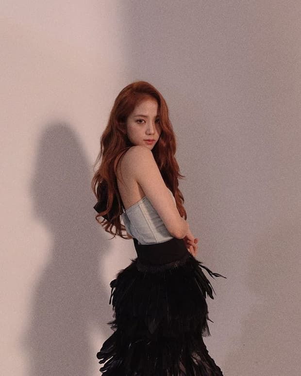 Mãi gắn bó với tóc dài, Jisoo có bí kíp gì mà để hoài không chán?