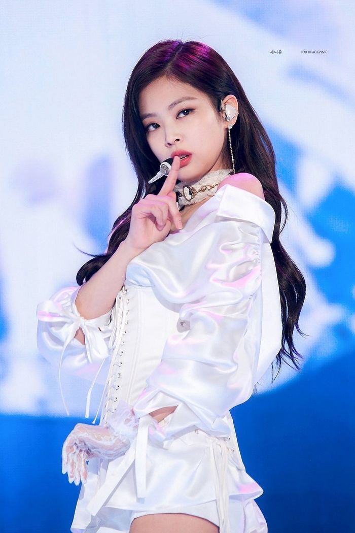 Jennie (BACKPINK) có hình thể eo nhỏ vai thon đỉnh cao