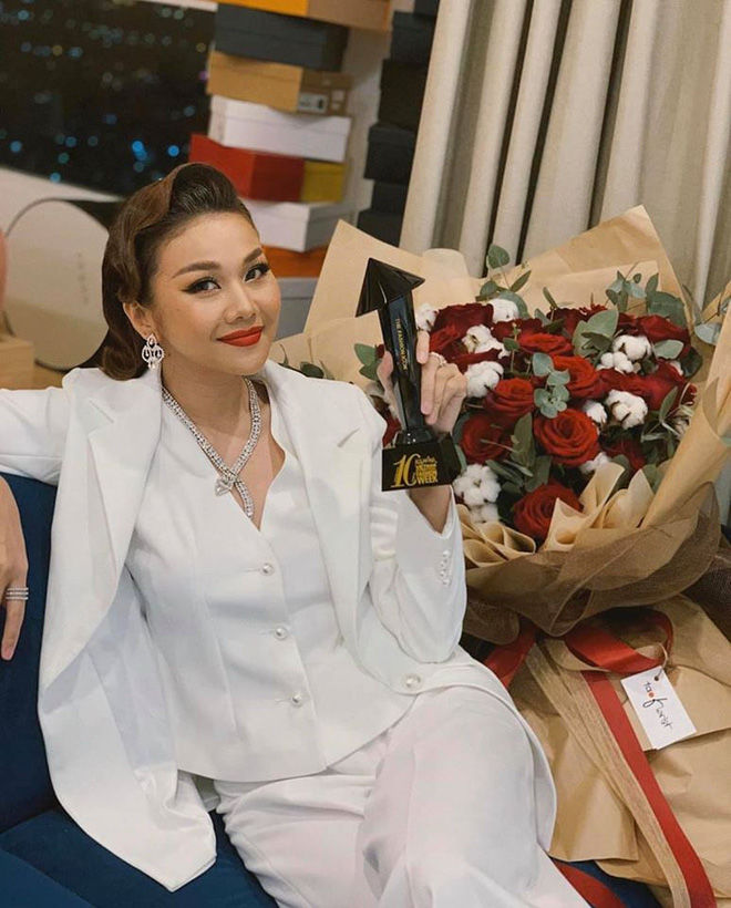 Hé lộ căn hộ sang trọng, đầy màu sắc của chị đại làng mẫu Thanh Hằng