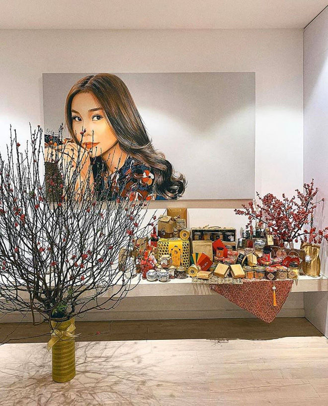 Hé lộ căn hộ sang trọng, đầy màu sắc của chị đại làng mẫu Thanh Hằng