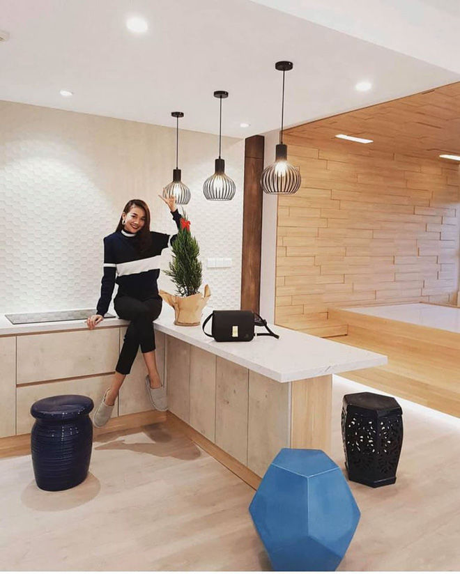 Hé lộ căn hộ sang trọng, đầy màu sắc của chị đại làng mẫu Thanh Hằng