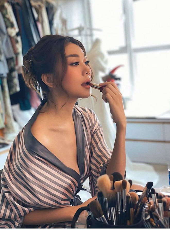 Hé lộ căn hộ sang trọng, đầy màu sắc của chị đại làng mẫu Thanh Hằng