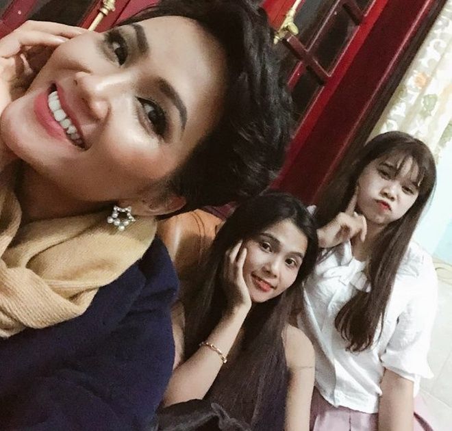 H’Hen Niê khoe ảnh em gái xinh đẹp khiến dân tình trầm trồ