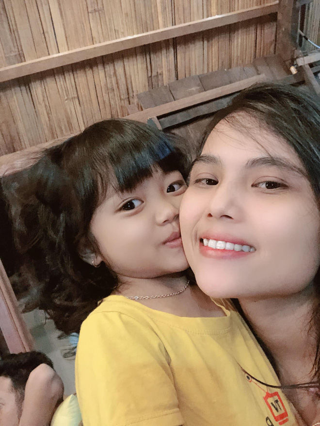 H’Hen Niê khoe ảnh em gái xinh đẹp khiến dân tình trầm trồ
