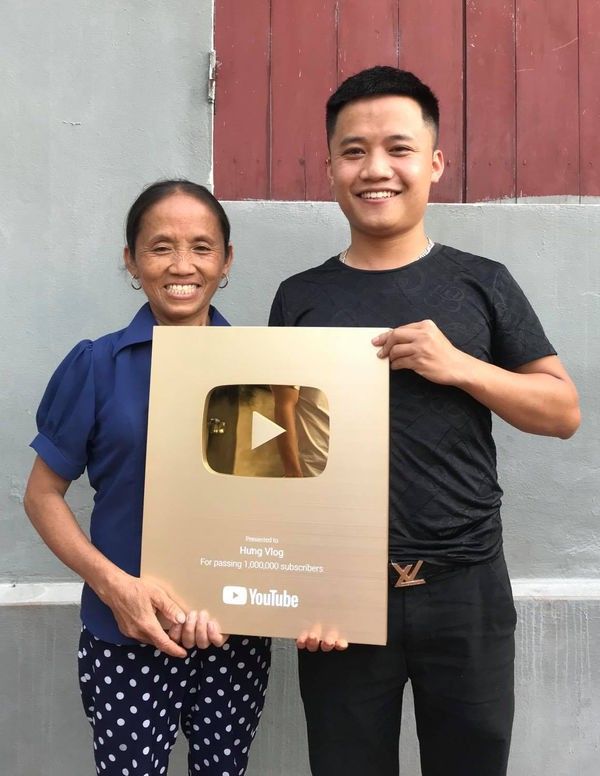 Học theo mẹ và anh trai làm Vlog, con gái bà Tân khiến CĐM thất vọng
