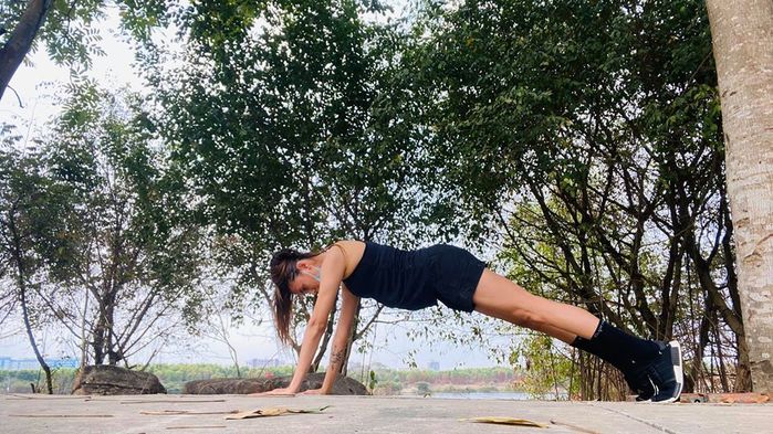 Bài tập giữ dáng của siêu mẫu Võ Hoàng Yến