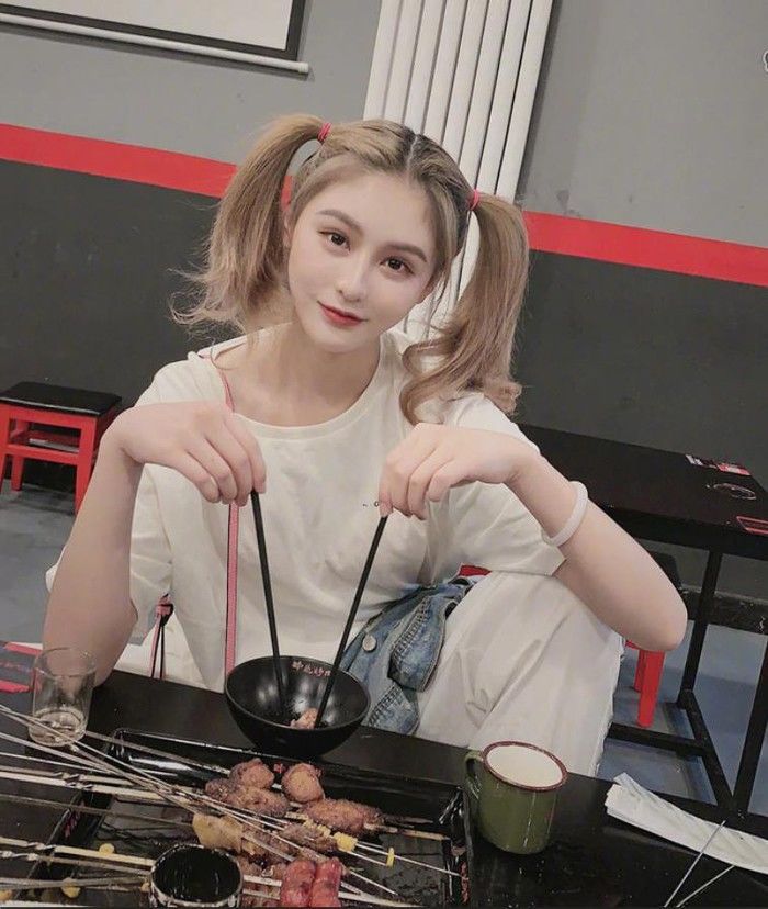 Hot girl 2,5 triệu follow lộ nhan sắc thật khiến fan “đứng hình”