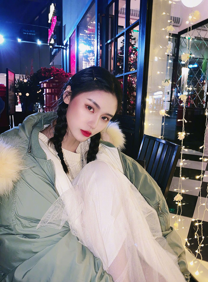 Hot girl 2,5 triệu follow lộ nhan sắc thật khiến fan “đứng hình”