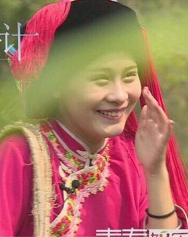 Hot girl 2,5 triệu follow lộ nhan sắc thật khiến fan “đứng hình”