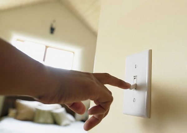 Sử dụng máy lạnh đúng cách: Không để dưới 25 độ, không đặt sát cửa sổ